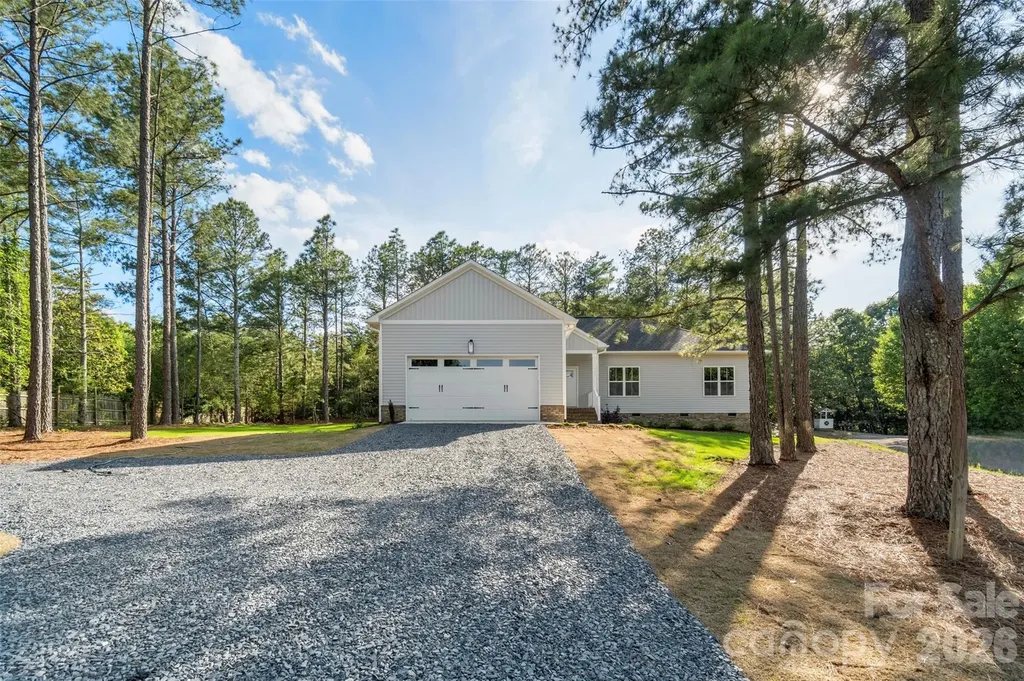 185 Shagbark Court West End NC 27376
