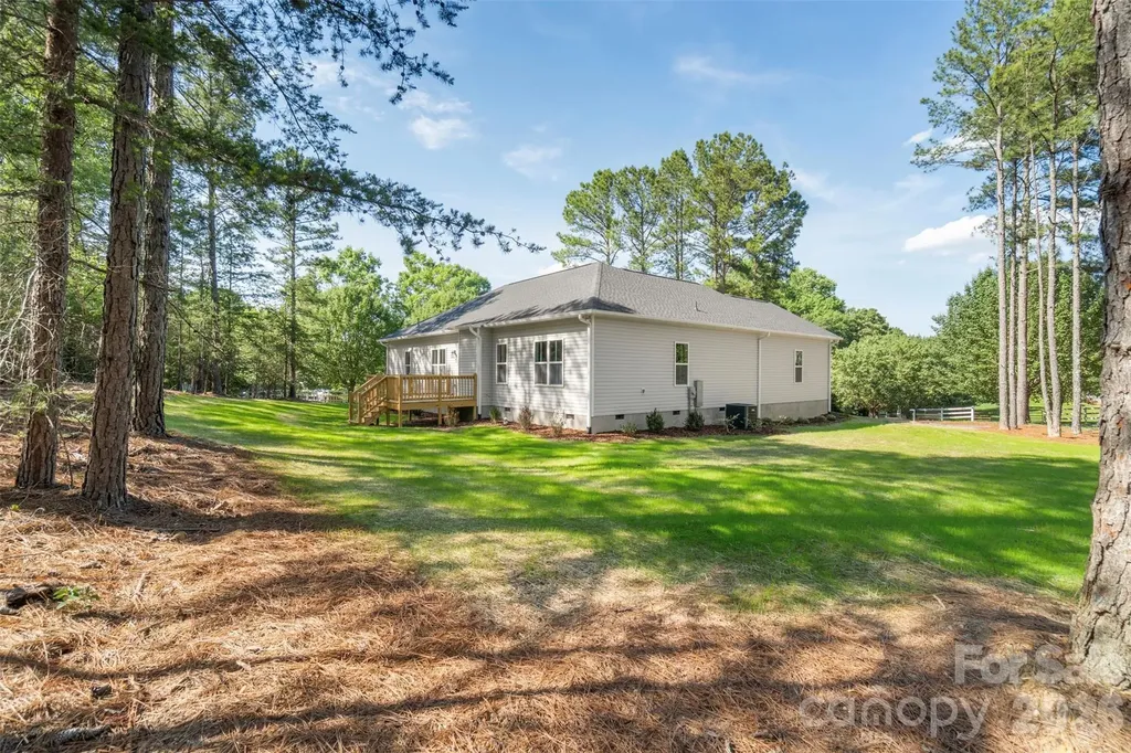 185 Shagbark Court West End NC 27376