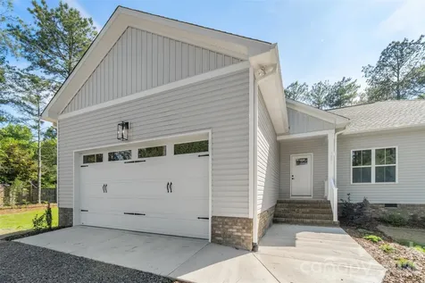 185 Shagbark Court West End NC 27376