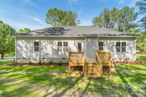 185 Shagbark Court West End NC 27376