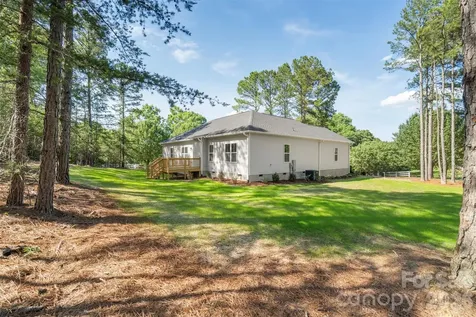 185 Shagbark Court West End NC 27376