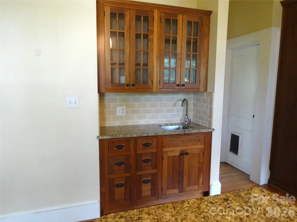 33 Church Street Weaverville NC 28787