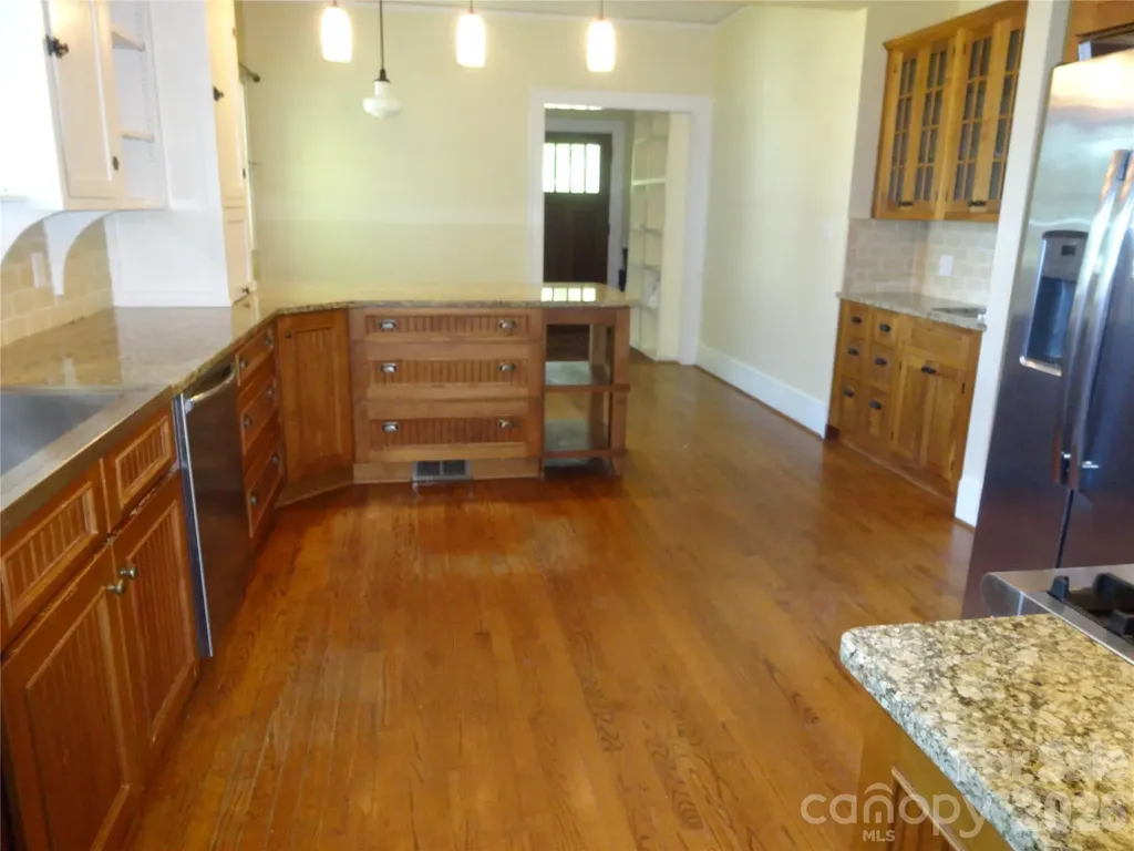 33 Church Street Weaverville NC 28787