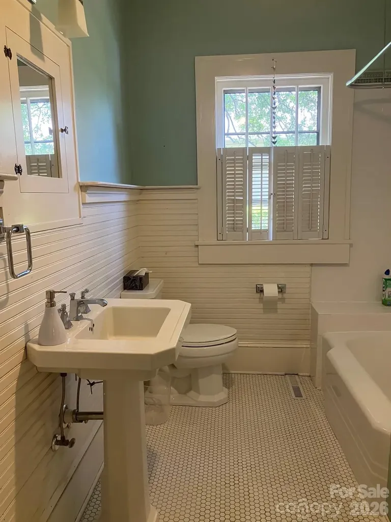 33 Church Street Weaverville NC 28787
