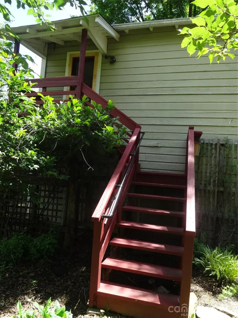 33 Church Street Weaverville NC 28787