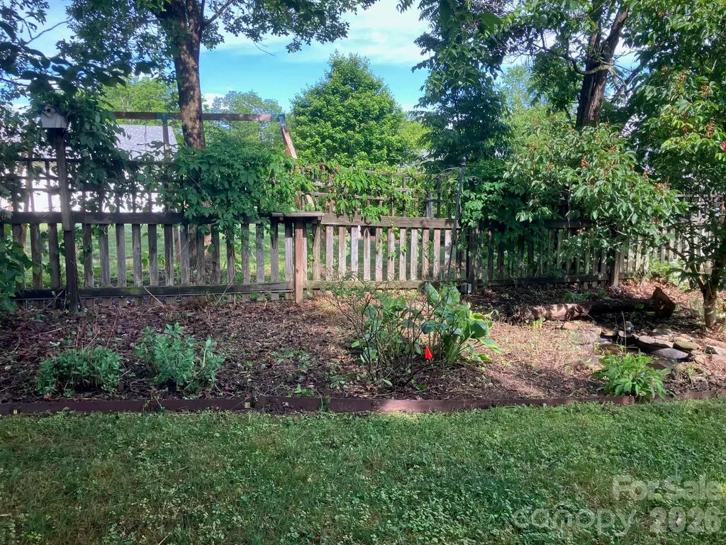 33 Church Street Weaverville NC 28787