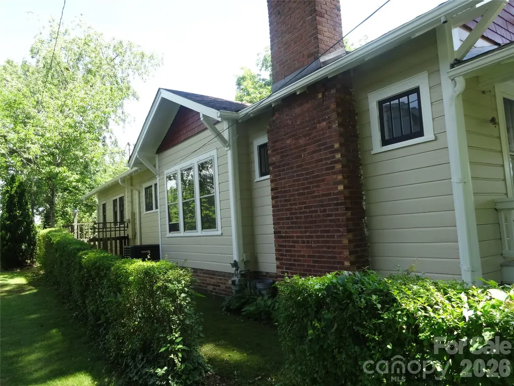 33 Church Street Weaverville NC 28787