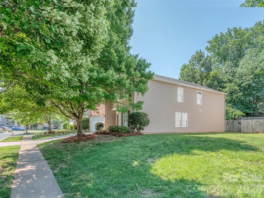 7829 Ponderosa Pine Lane Charlotte NC 28215