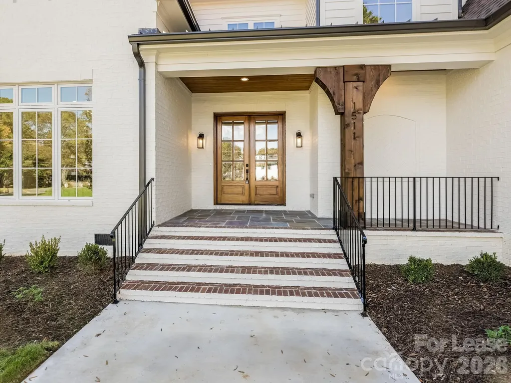 1511 Cavendish Court Charlotte NC 28211