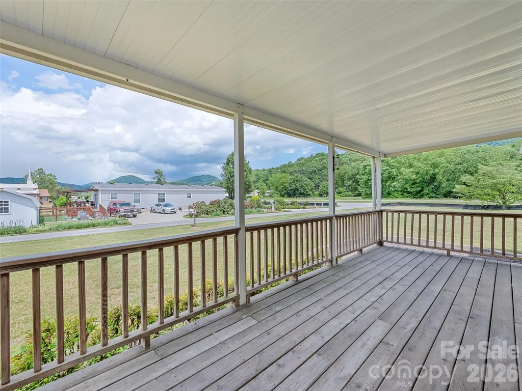 25 Lester Lane Waynesville NC 28785