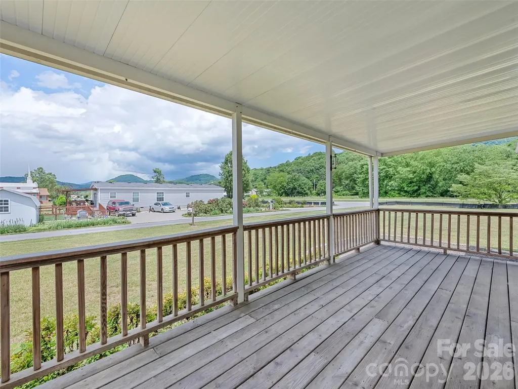 25 Lester Lane Waynesville NC 28785