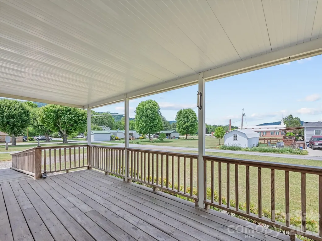 25 Lester Lane Waynesville NC 28785