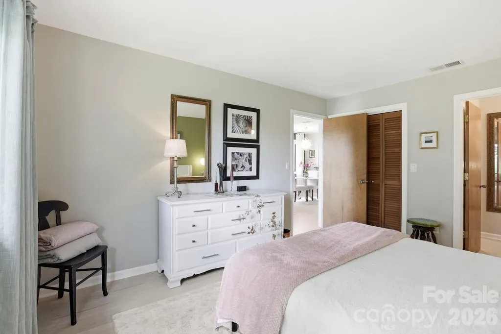 581 Courtwood Lane Hendersonville NC 28739