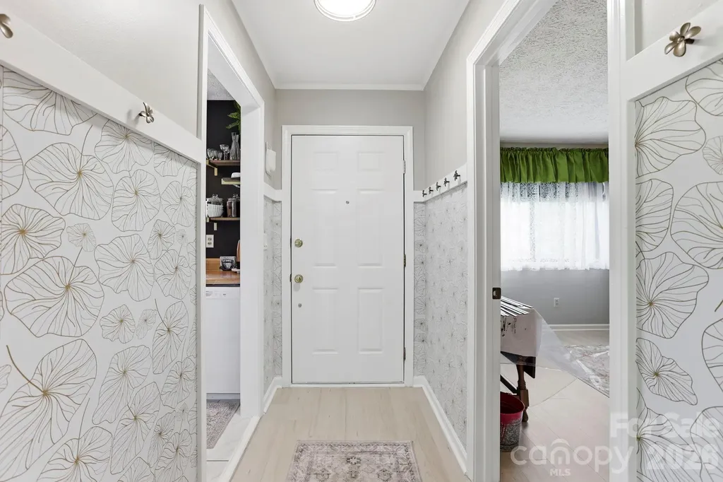 581 Courtwood Lane Hendersonville NC 28739