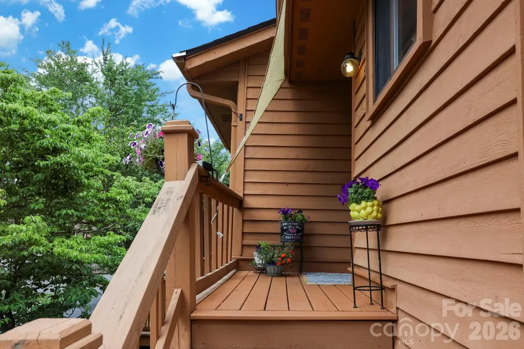 581 Courtwood Lane Hendersonville NC 28739