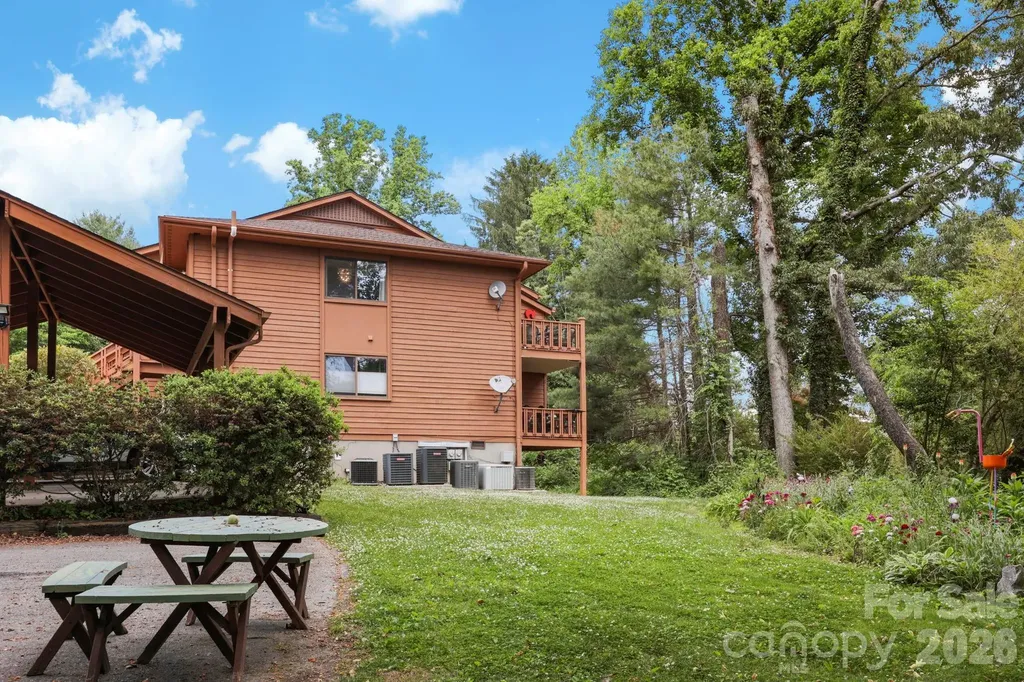581 Courtwood Lane Hendersonville NC 28739