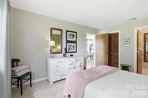581 Courtwood Lane Hendersonville NC 28739