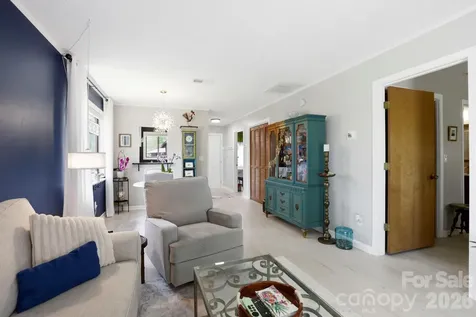 581 Courtwood Lane Hendersonville NC 28739