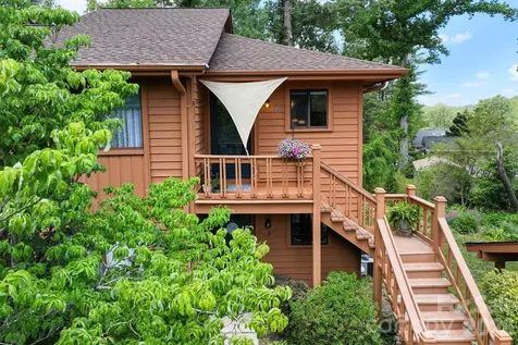 581 Courtwood Lane Hendersonville NC 28739