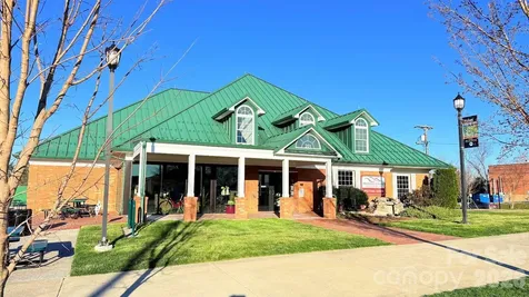 581 Courtwood Lane Hendersonville NC 28739
