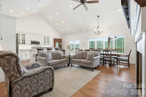 229 Jd Trail Candler NC 28715
