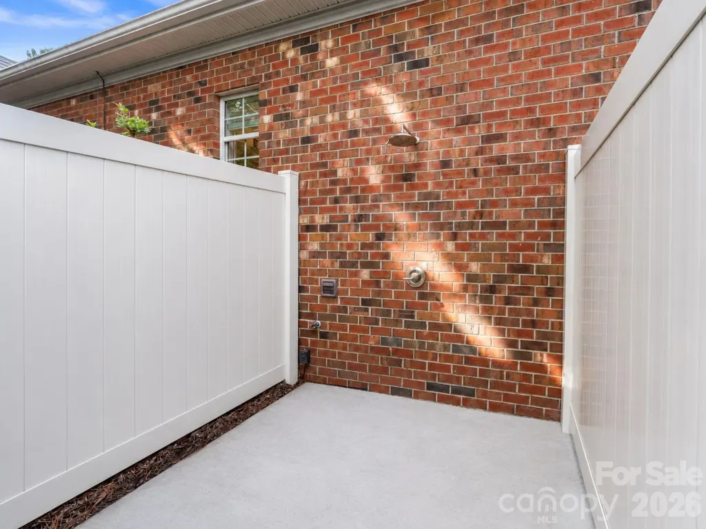 526 Ballymote Court Matthews NC 28104