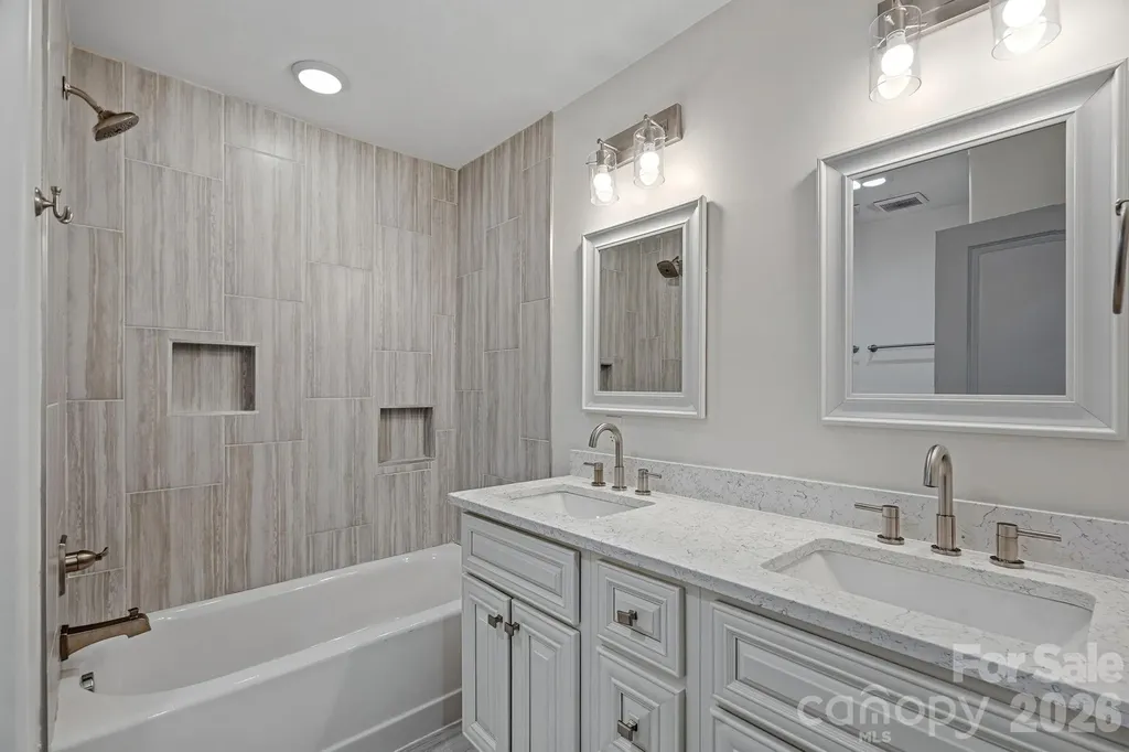 7110 Rockcliff Court Charlotte NC 28210
