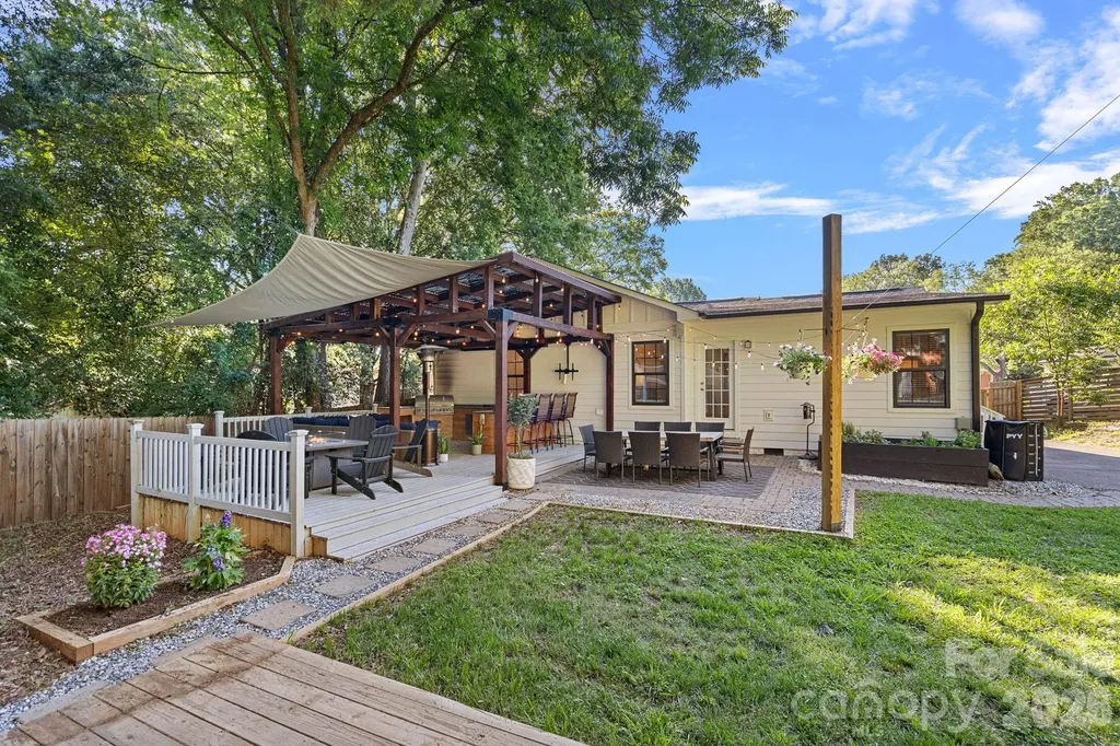 7110 Rockcliff Court Charlotte NC 28210