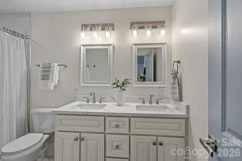 7110 Rockcliff Court Charlotte NC 28210