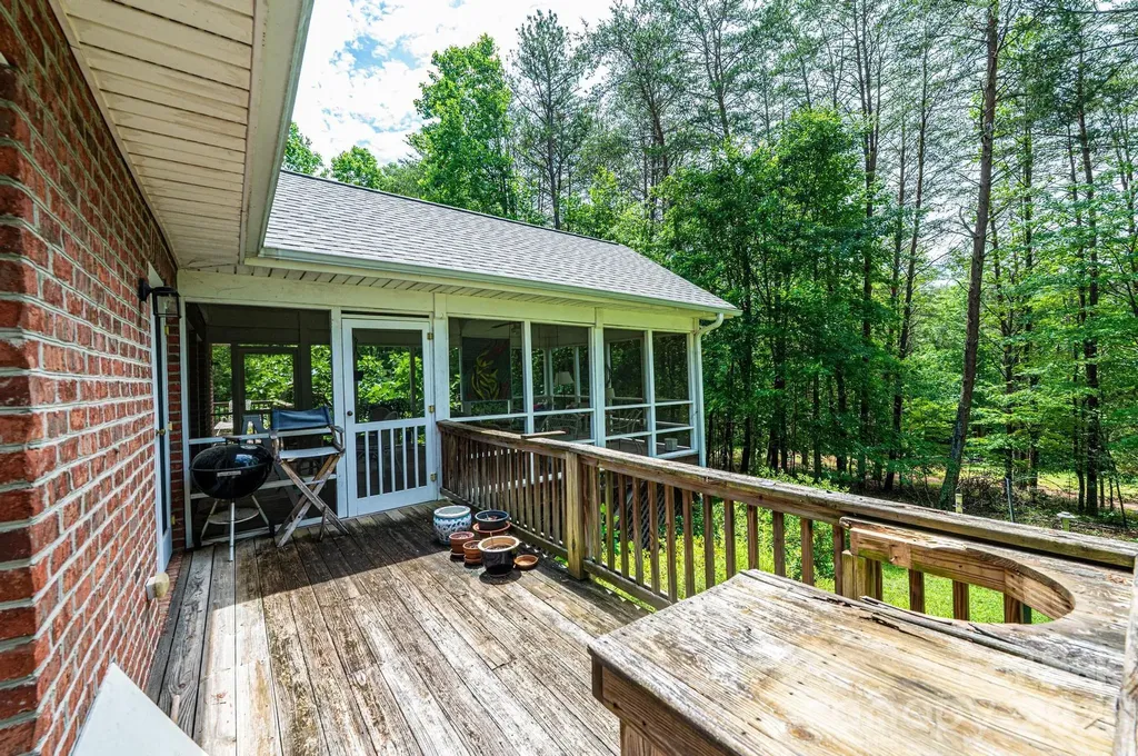 6889 Greedy Highway Hickory NC 28602
