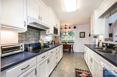 6889 Greedy Highway Hickory NC 28602