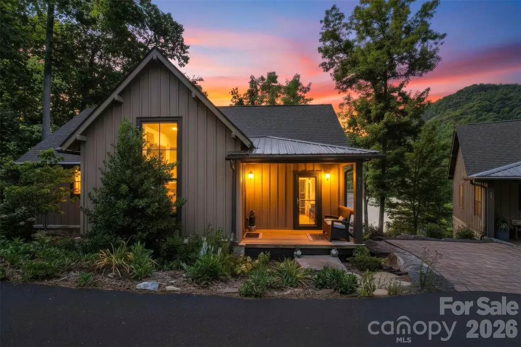561 Harbor Ridge Drive Tuckasegee NC 28783