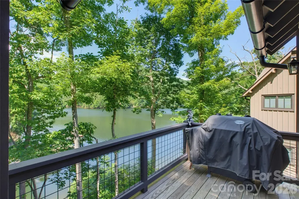 561 Harbor Ridge Drive Tuckasegee NC 28783