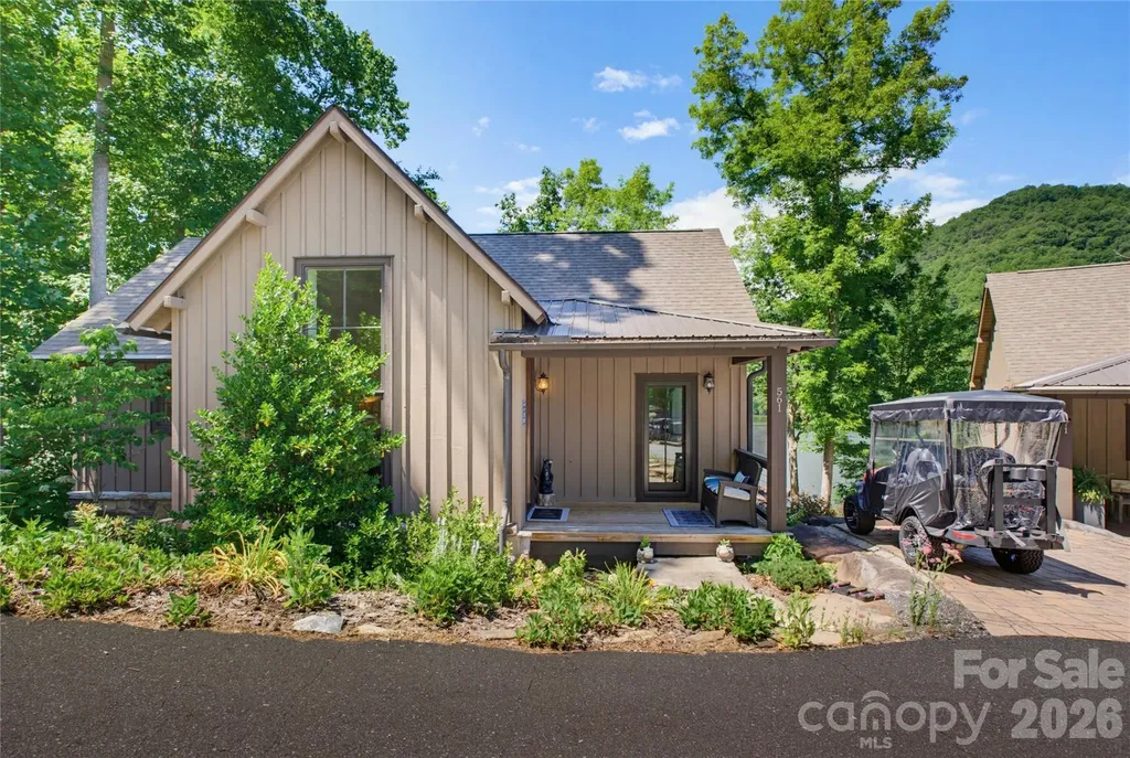 561 Harbor Ridge Drive Tuckasegee NC 28783