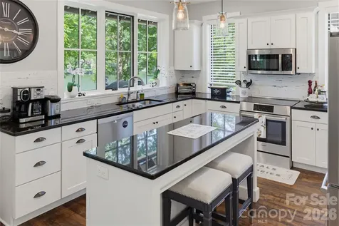 561 Harbor Ridge Drive Tuckasegee NC 28783