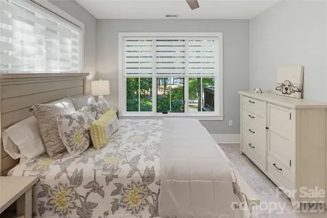 561 Harbor Ridge Drive Tuckasegee NC 28783
