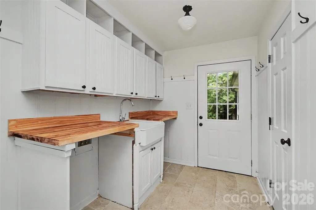6117 Cherry Tree Lane Charlotte NC 28270
