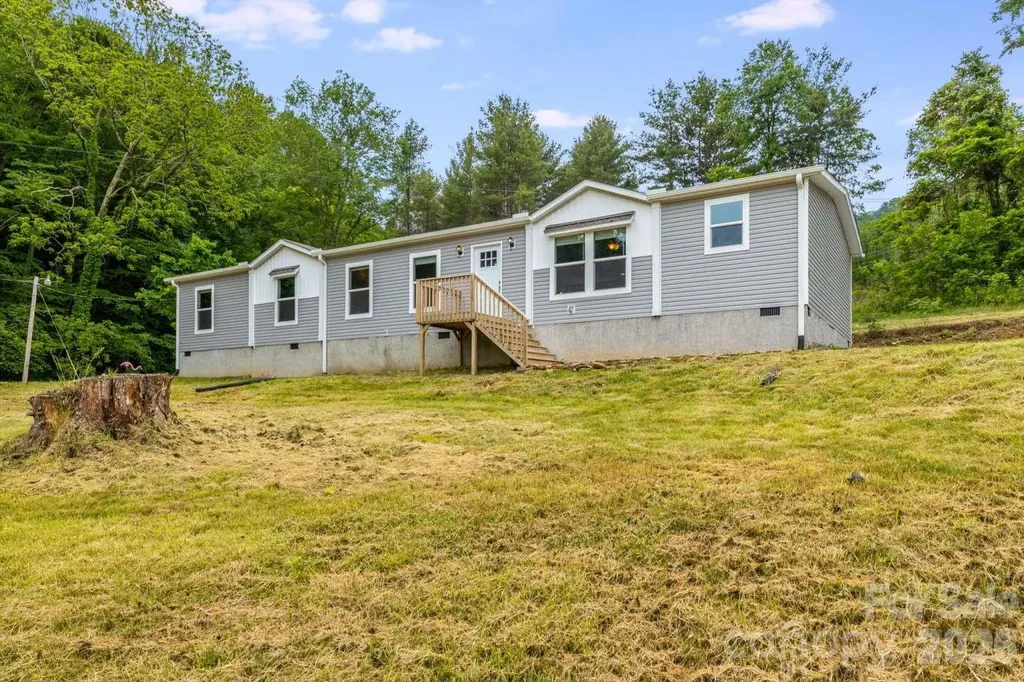 22 Split Pine Cove Clyde NC 28721