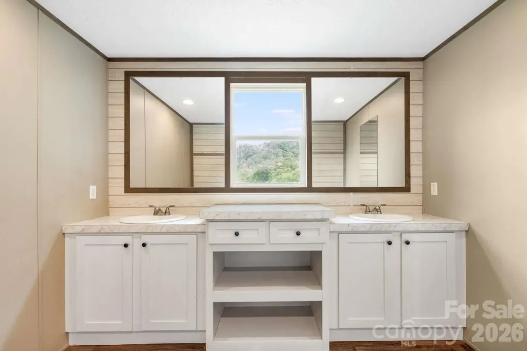 22 Split Pine Cove Clyde NC 28721