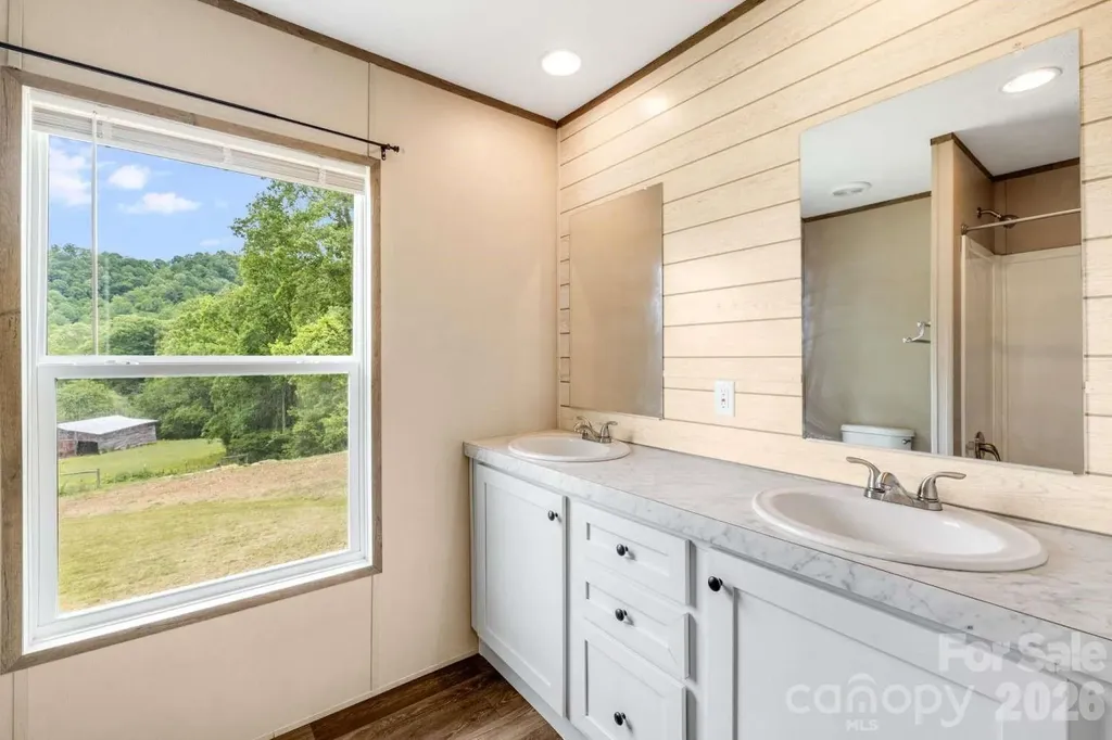 22 Split Pine Cove Clyde NC 28721