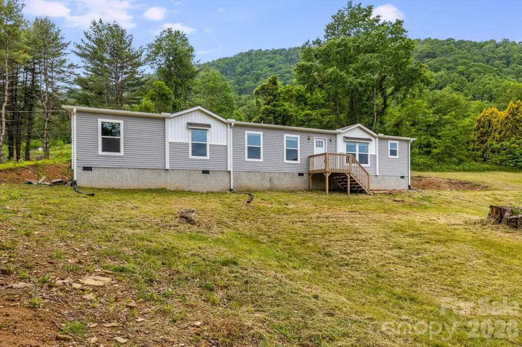 22 Split Pine Cove Clyde NC 28721