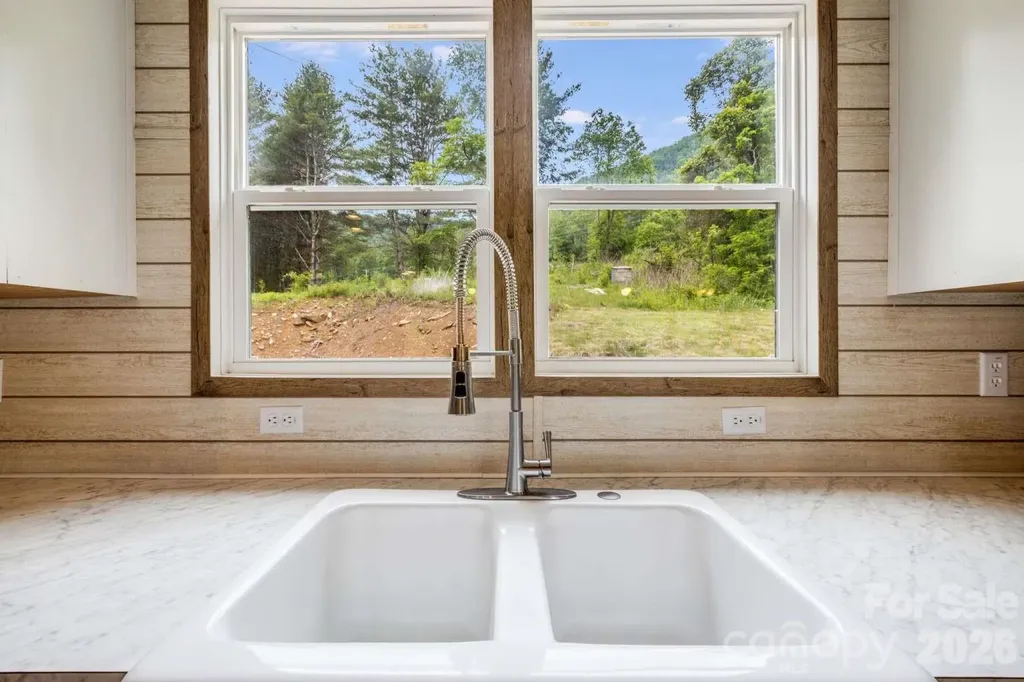 22 Split Pine Cove Clyde NC 28721