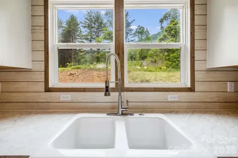 22 Split Pine Cove Clyde NC 28721
