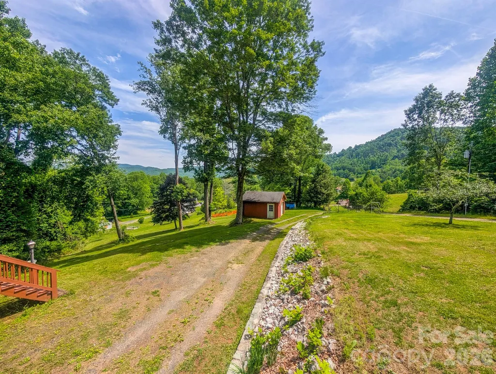 114 Dewberry Lane Burnsville NC 28705