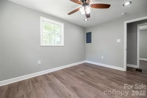 404 Dogwood Lane Statesville NC 28625