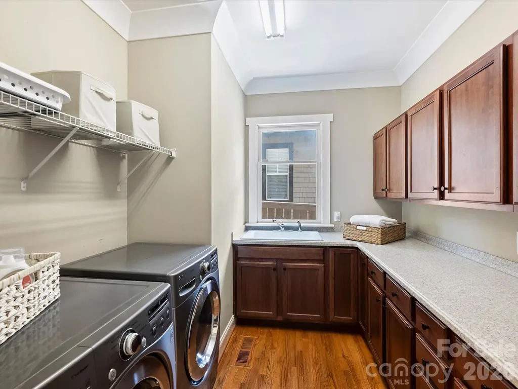 2024 Rozzelles Ferry Road Charlotte NC 28208