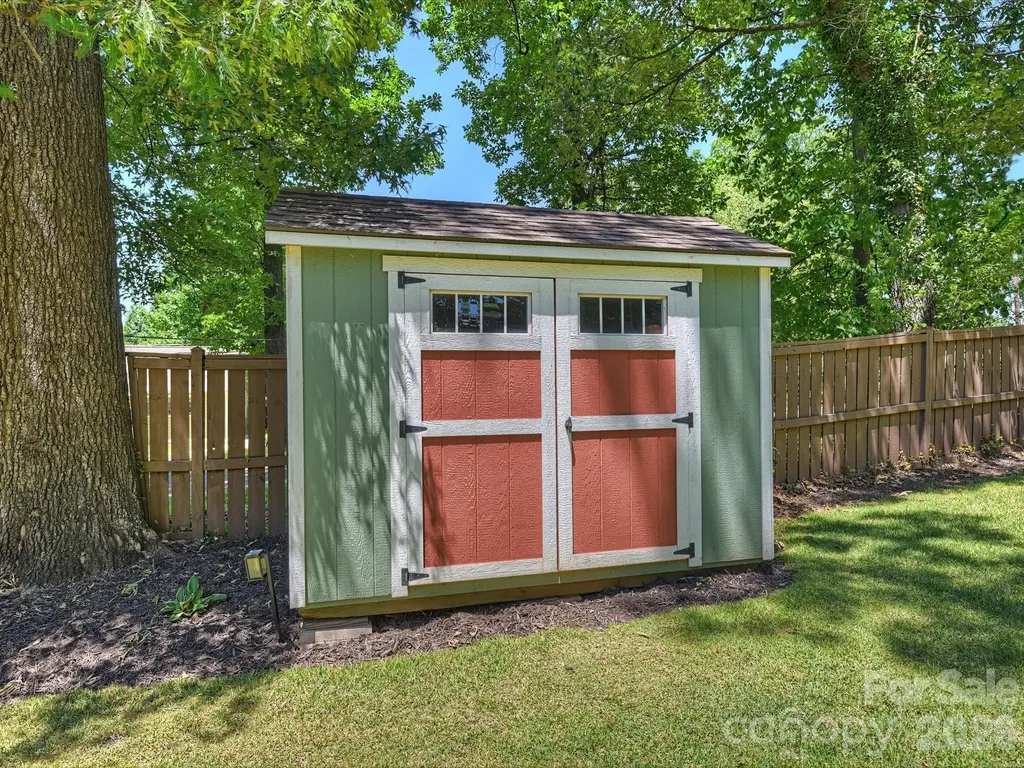 2024 Rozzelles Ferry Road Charlotte NC 28208