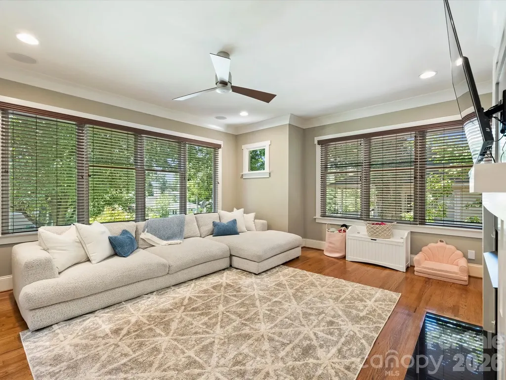 2024 Rozzelles Ferry Road Charlotte NC 28208