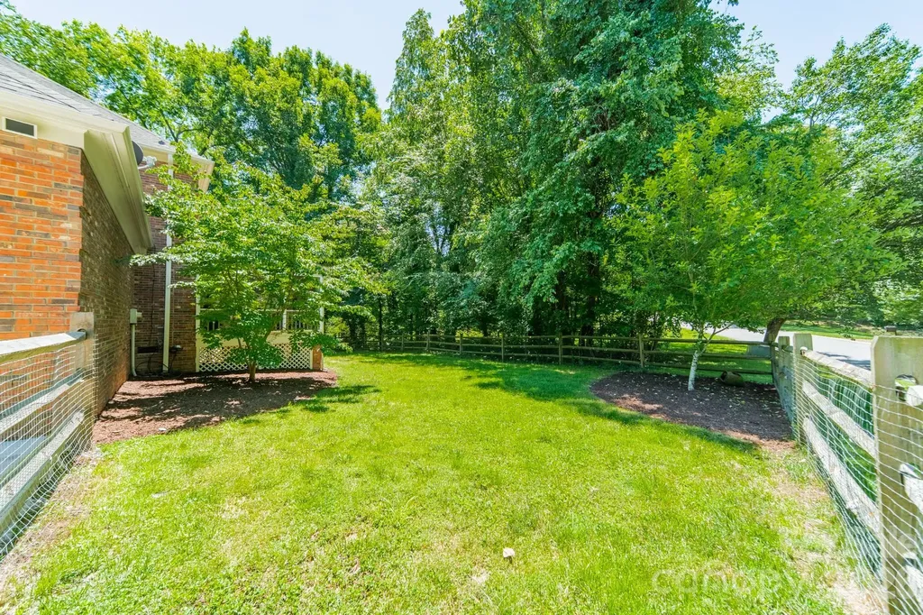 506 Abbotsford Court Charlotte NC 28270