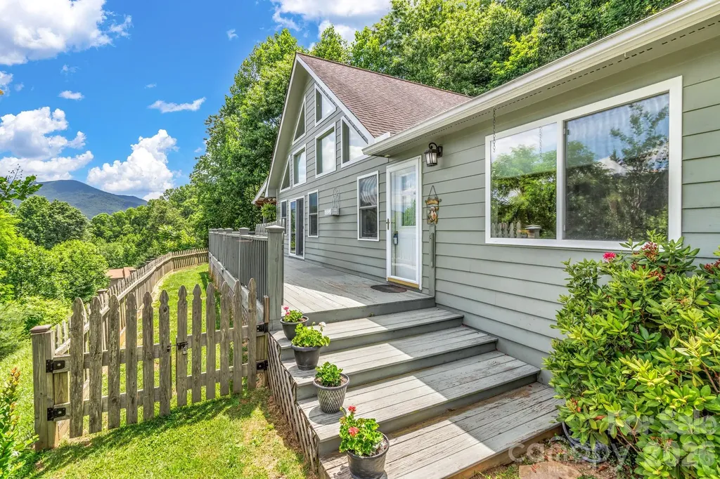 305 Majestic Mountain Drive Burnsville NC 28714
